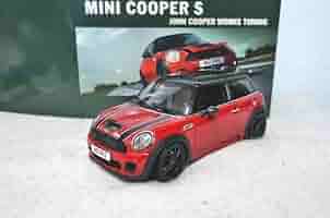 ミニカー　 ミニクーパー　1/18 赤 1/18 Mini Cooper 1967 ミニ クーパー 赤 白 梱包サイズ80